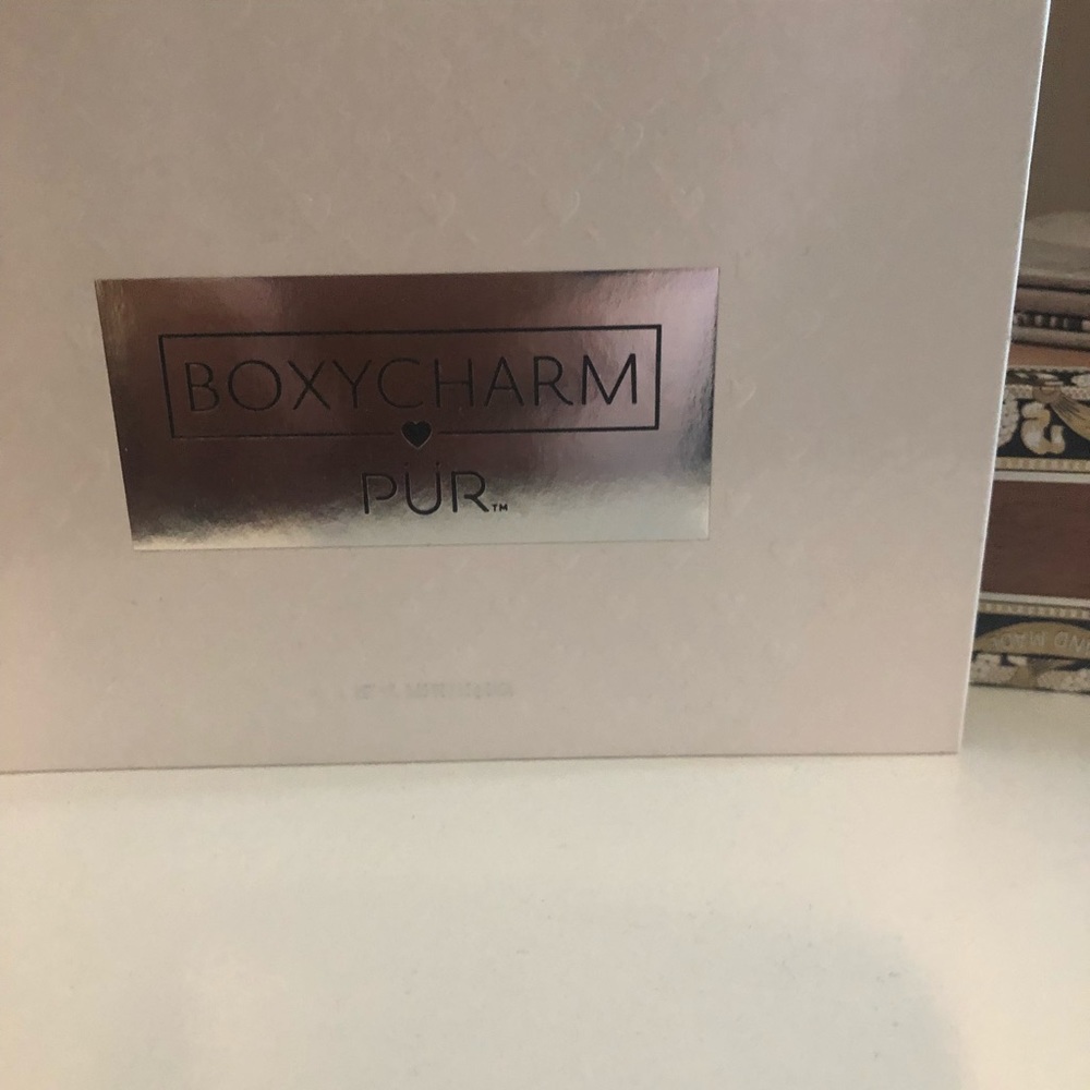 Body Charm: Pur eyeshadow pallet